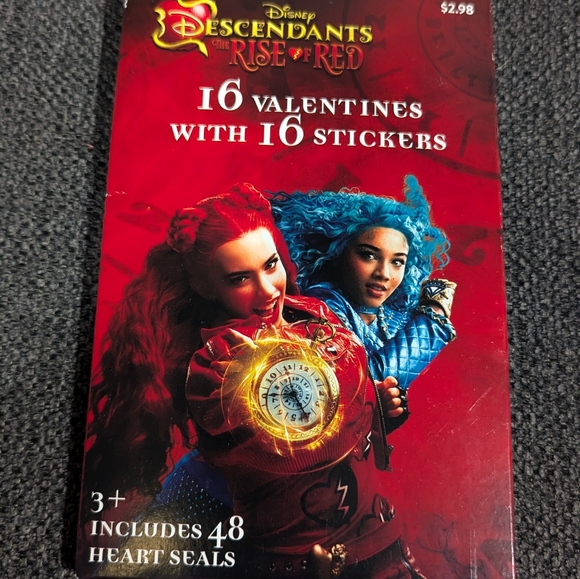 Descendants 4 Valentine Cards Rise of Red 2 boxes - Picture 5 of 5